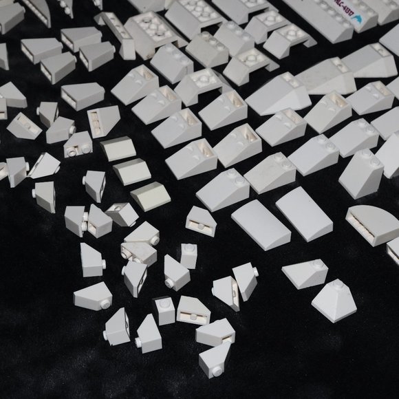 WHITE LEGO ROOF SLOPE BULK LOT - 244 PCS - Picture 5 of 11